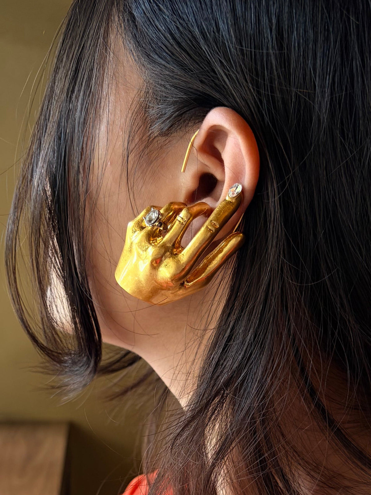 Hand held Earcuff