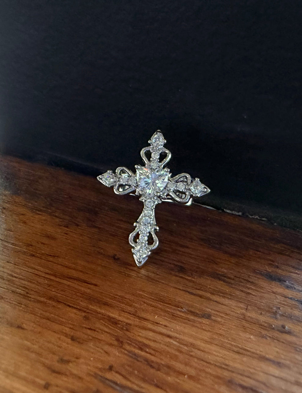 Cross Studded Earcuff Silver