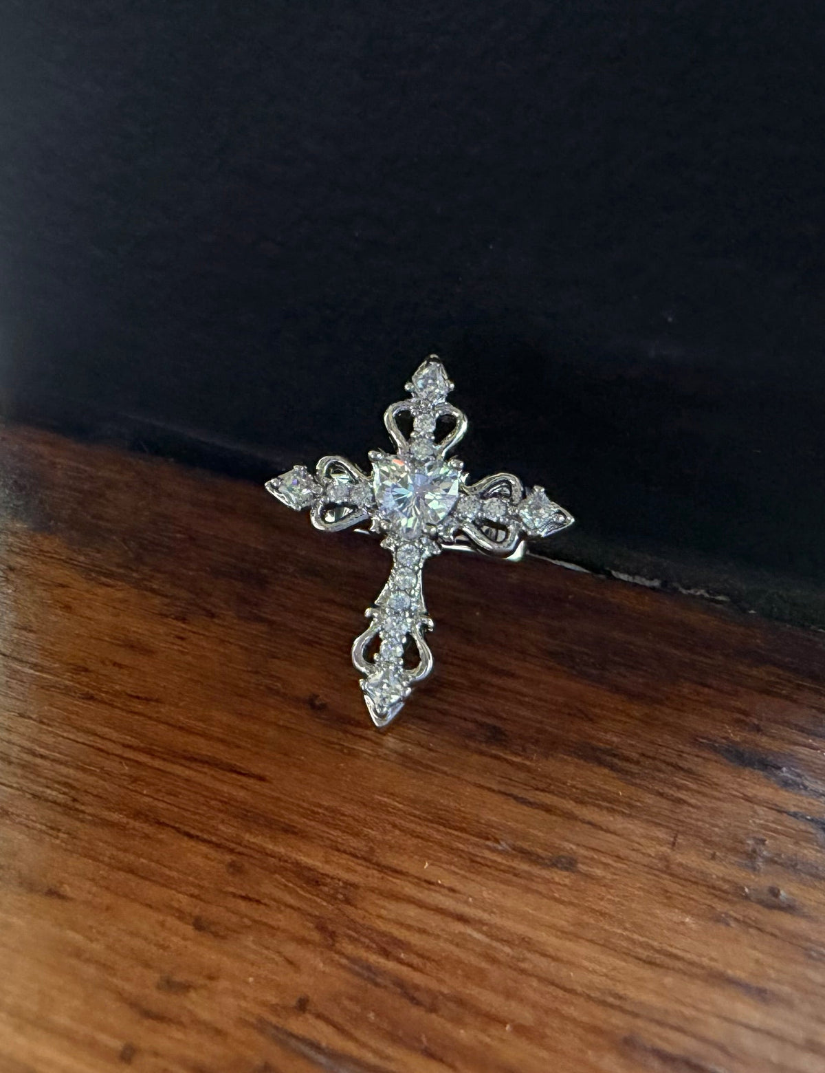 Cross Studded Earcuff Silver
