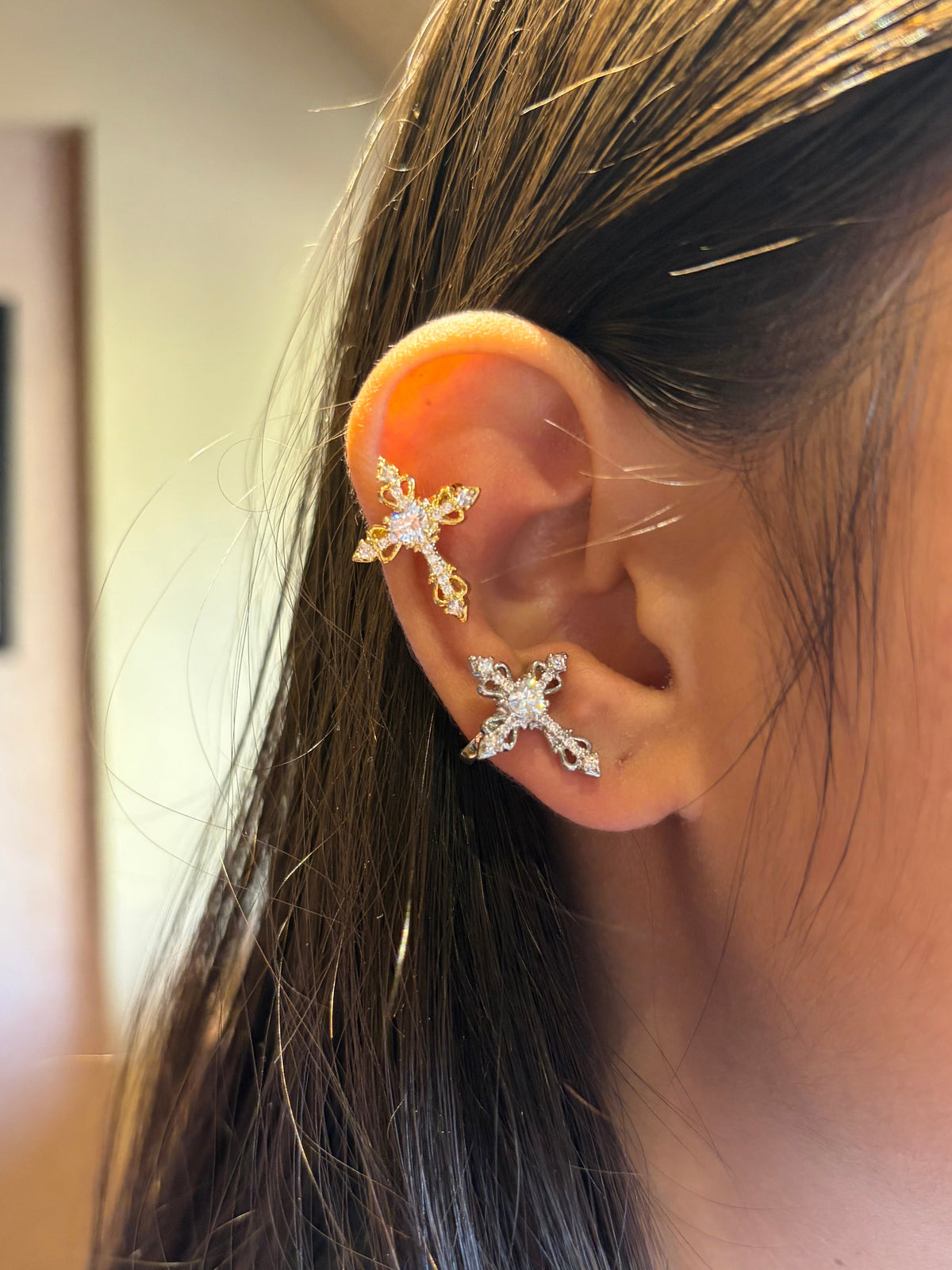 Cross Studded Earcuff Gold
