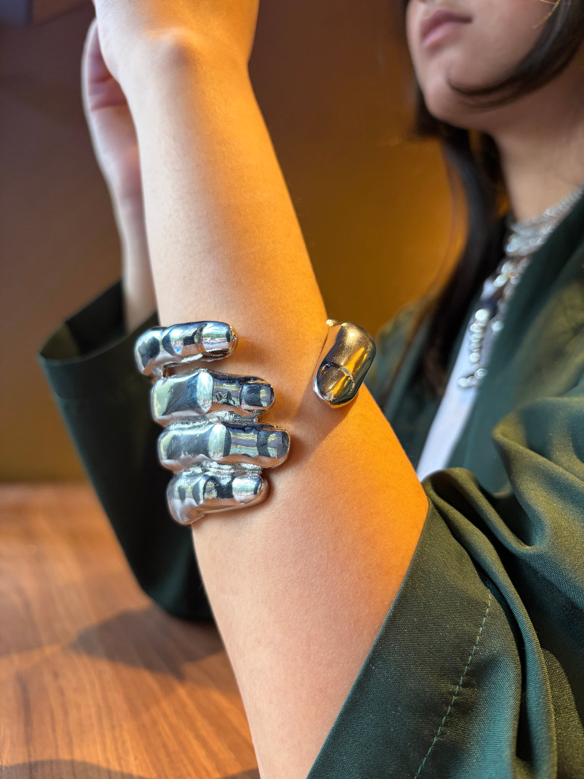Hand Held Armcuff Silver Gloss
