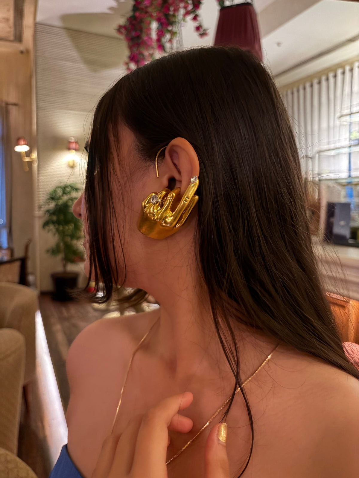 Hand held Earcuff